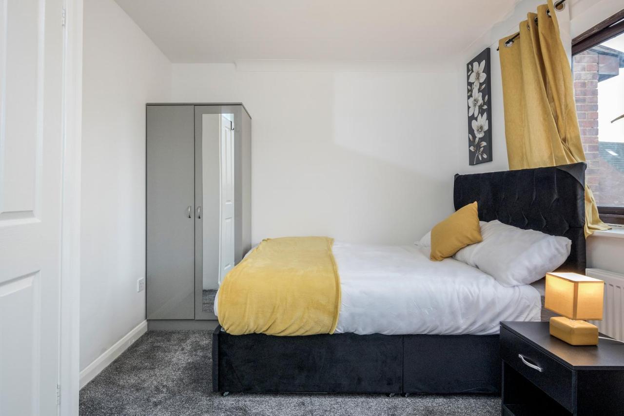 Lovely House In Dagenham / Barking With Free Parking, Wifi & Garden Exterior photo